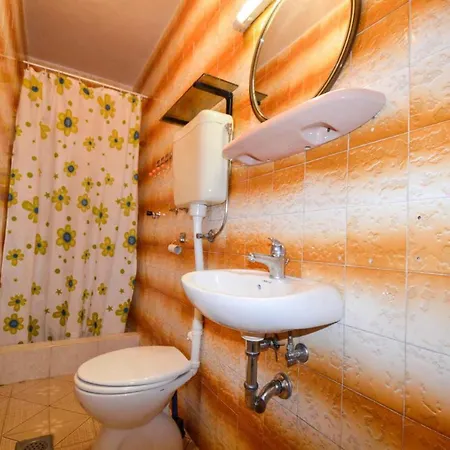 In Pula With One-bedroom 3 Pjescana Uvala