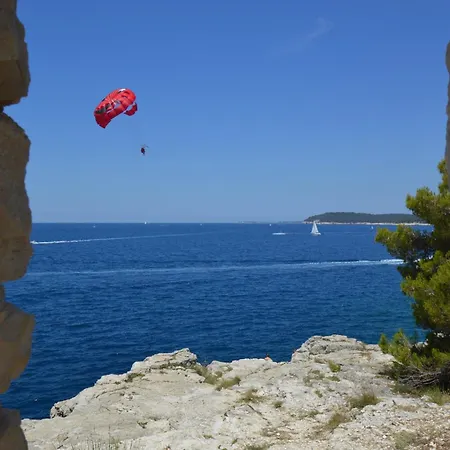 In Pula With One-bedroom 3 Apartment Pjescana Uvala