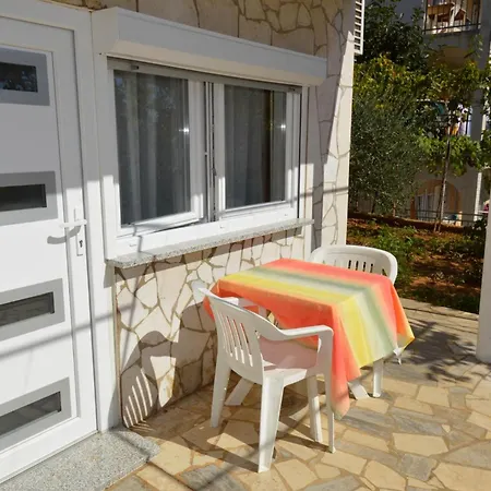 In Pula With One-bedroom 3 Apartment