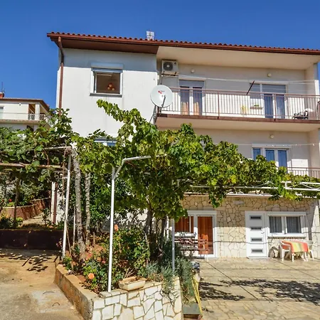In Pula With One-bedroom 3 * Pjescana Uvala