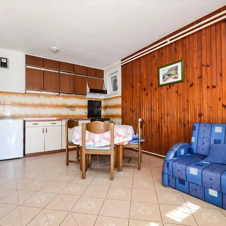In With One-bedroom 3 Apartment