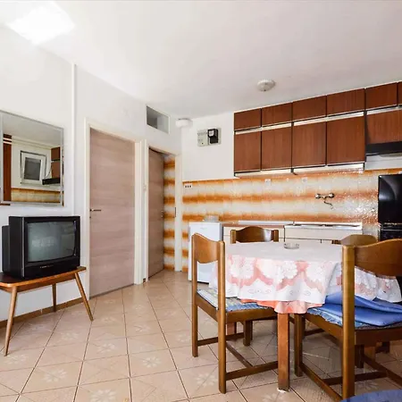 In With One-bedroom 3 * Pula